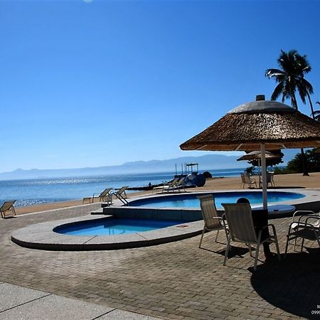 Skinny Hippos Lodge Mangochi ภายนอก รูปภาพ