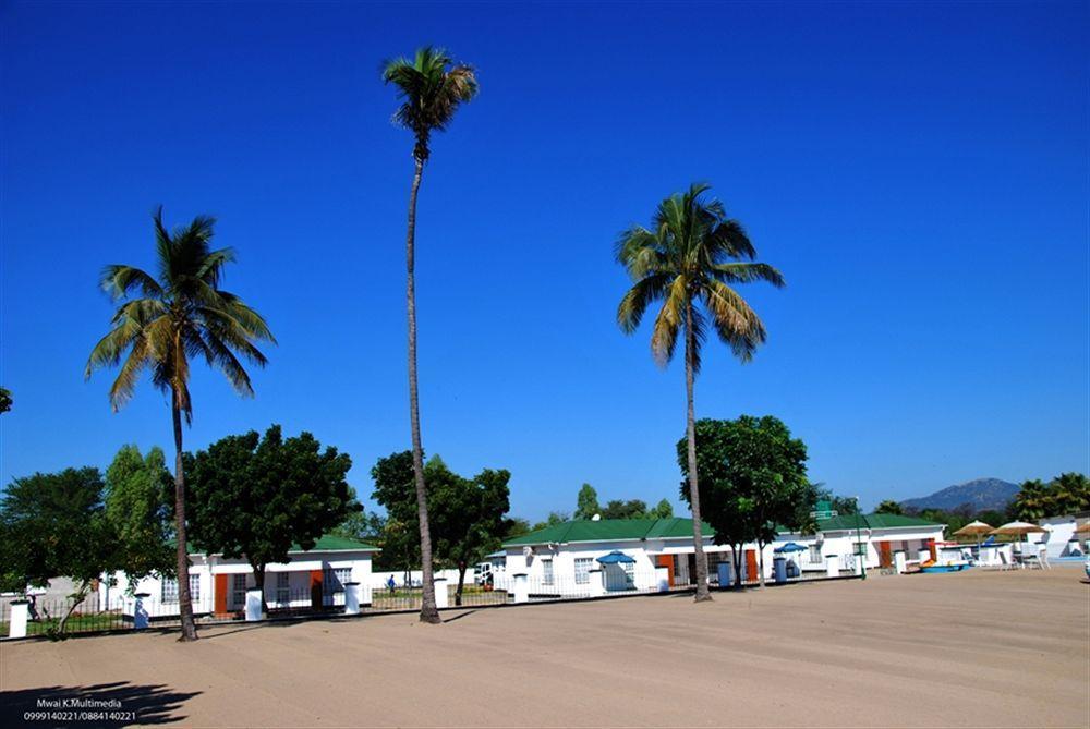 Skinny Hippos Lodge Mangochi ภายนอก รูปภาพ