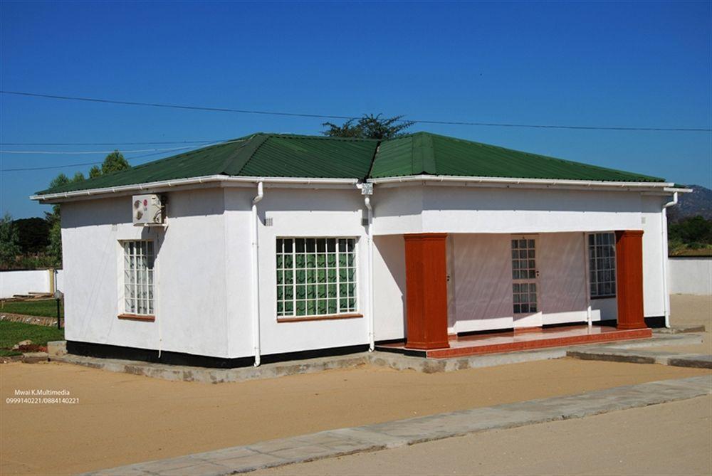 Skinny Hippos Lodge Mangochi ภายนอก รูปภาพ
