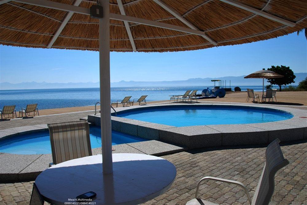 Skinny Hippos Lodge Mangochi ภายนอก รูปภาพ
