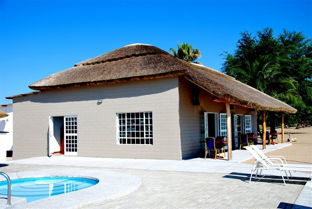 Skinny Hippos Lodge Mangochi ภายนอก รูปภาพ