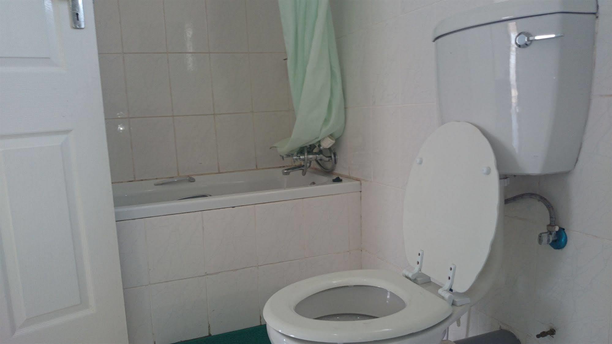 Skinny Hippos Lodge Mangochi ภายนอก รูปภาพ