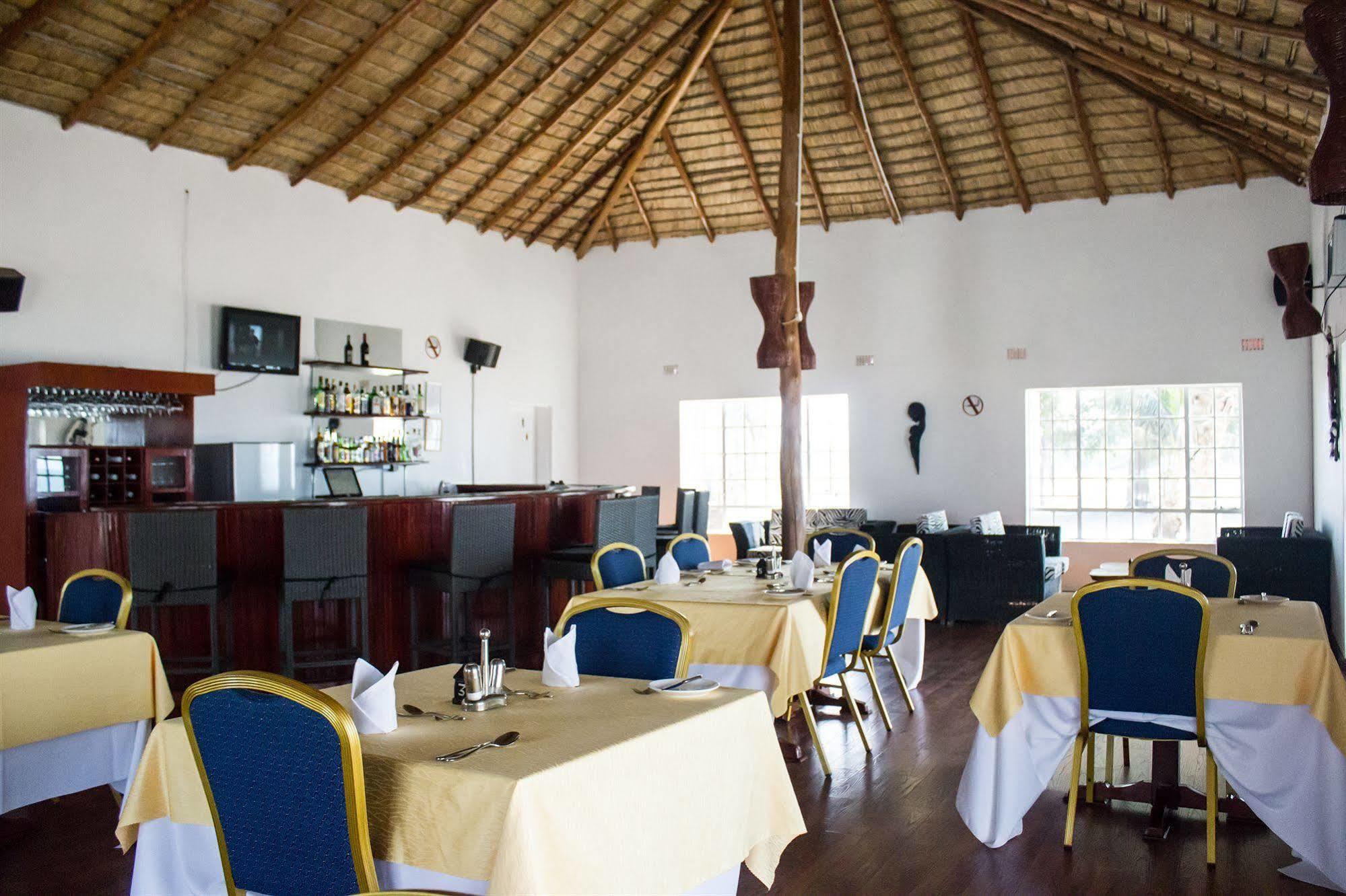 Skinny Hippos Lodge Mangochi ภายนอก รูปภาพ