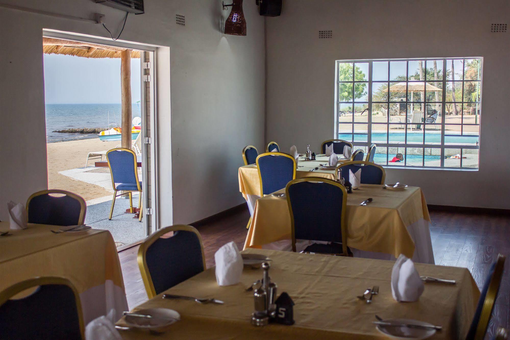 Skinny Hippos Lodge Mangochi ภายนอก รูปภาพ