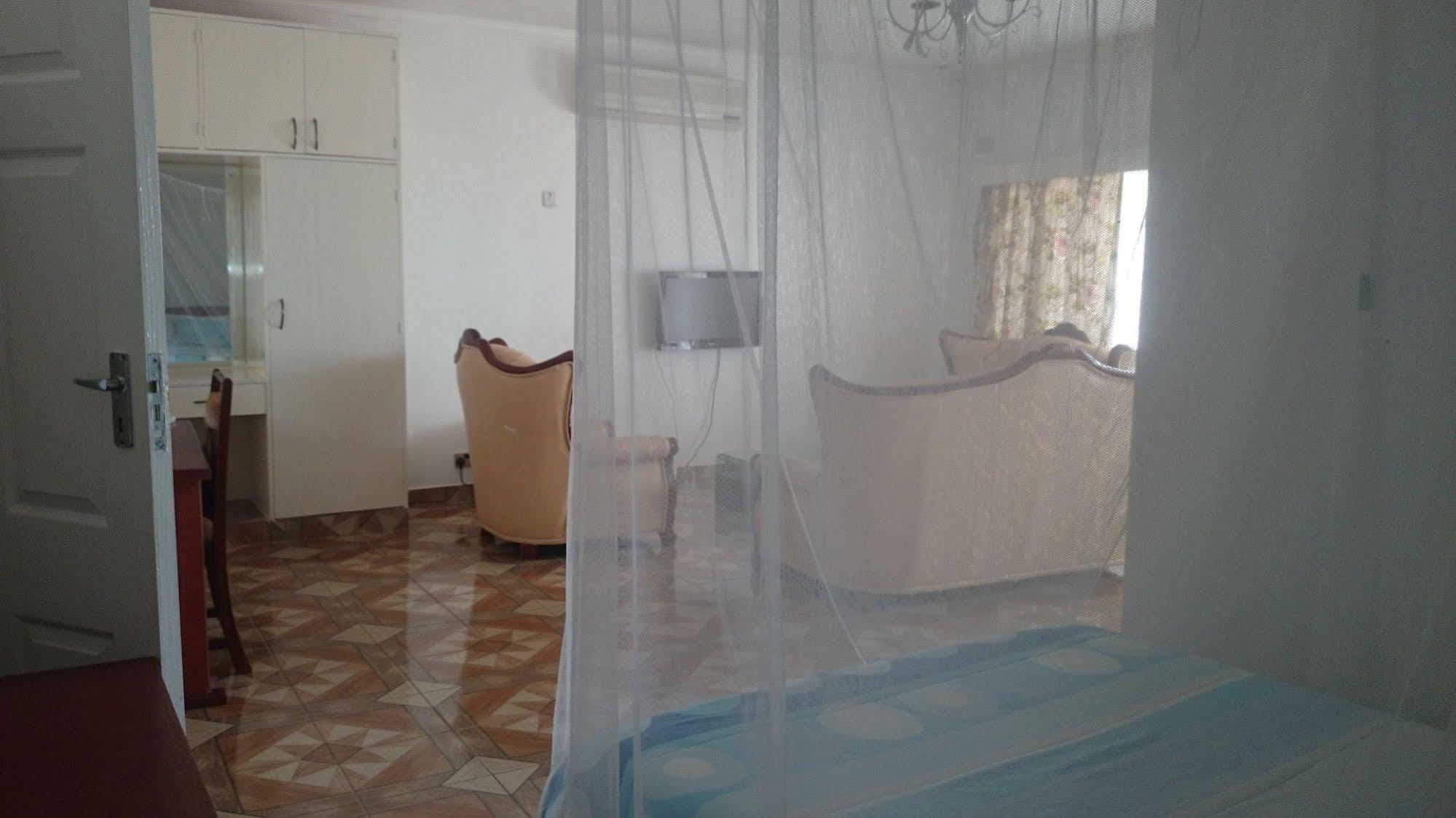 Skinny Hippos Lodge Mangochi ภายนอก รูปภาพ