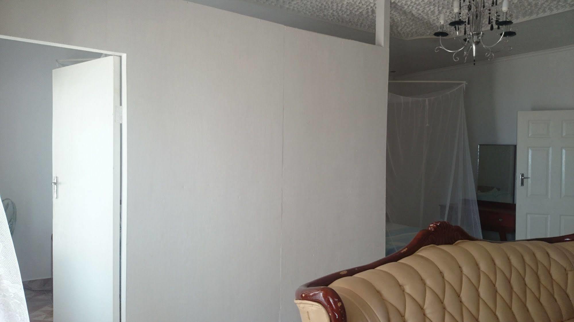 Skinny Hippos Lodge Mangochi ภายนอก รูปภาพ